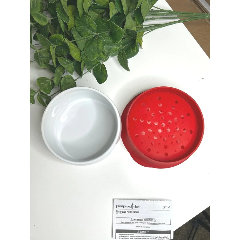 Pampered Chef Microwave Pasta Cooker 2633 Red White Ceramic Silicone